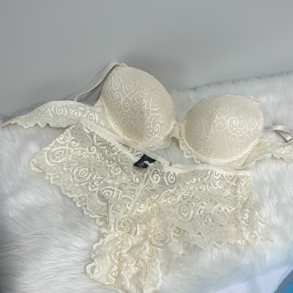 Pure beauty Cream size 36B lace bra and sz medium panty set NWOT